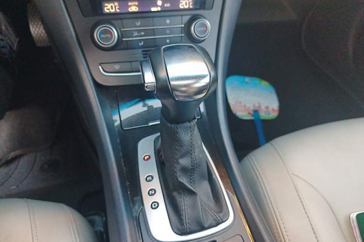 Used Roewe e550 2016 Deluxe Edition Gear Lever