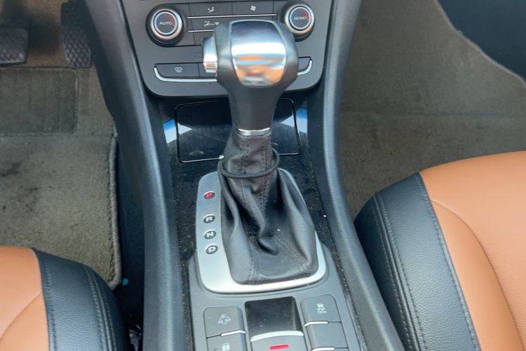 Used Roewe e550 2016 Deluxe Edition Gear Lever