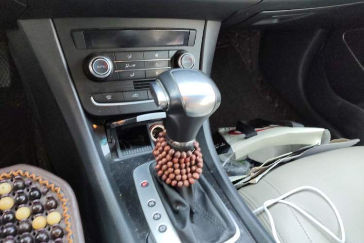 Used Roewe e550 2016 Deluxe Edition Gear Lever