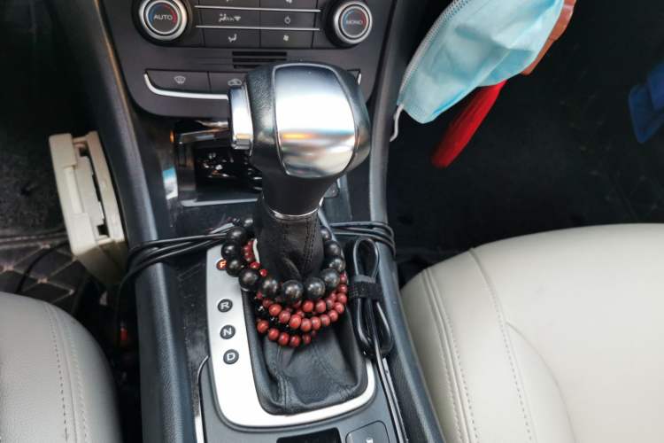 Used Roewe e550 2016 Deluxe Edition Gear Lever