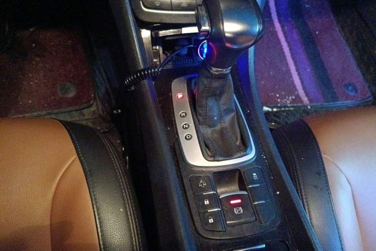 Used Roewe e550 2016 Deluxe Edition Gear Lever