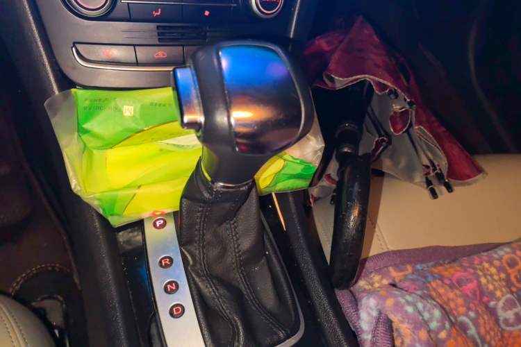 Used Roewe e550 2016 Deluxe Edition Gear Lever