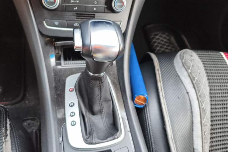 Used Roewe e550 2016 Deluxe Edition Gear Lever