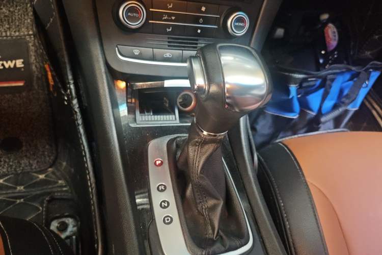 Used Roewe e550 2016 Deluxe Edition Gear Lever