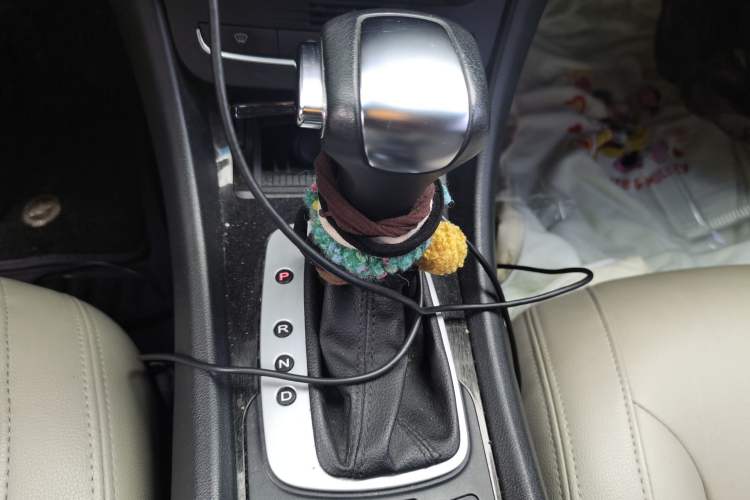 Used Roewe e550 2016 Flagship Edition Gear Lever