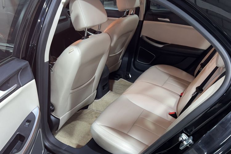 Used Roewe e550 2016 Deluxe Edition Interior 1