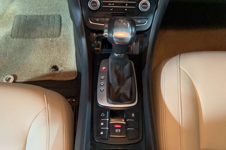 Used Roewe e550 2016 Deluxe Edition Interior 5