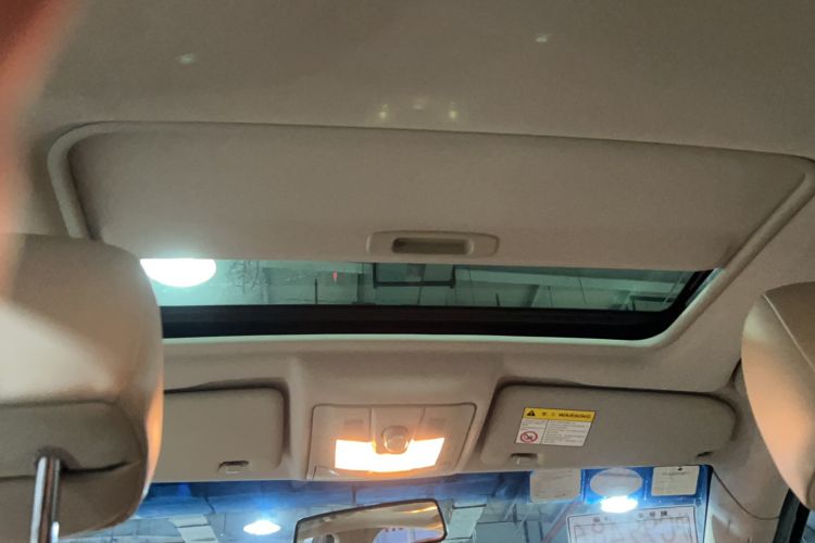 Used Roewe e550 2016 Deluxe Edition Interior 7