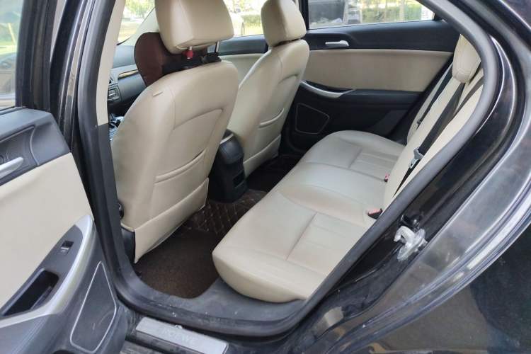 Used Roewe e550 2016 Deluxe Edition Left Rear Seat