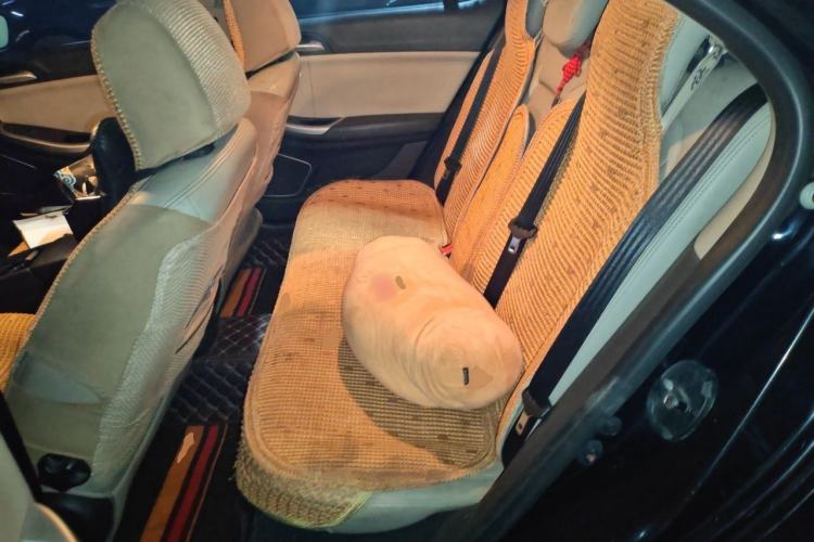 Used Roewe e550 2016 Deluxe Edition Left Rear Seat