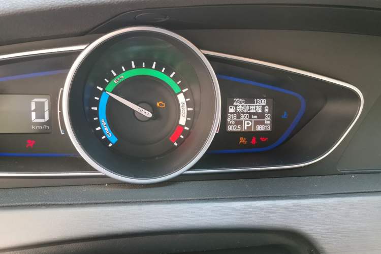 Used Roewe e550 2016 Deluxe Edition Odometer Close Up