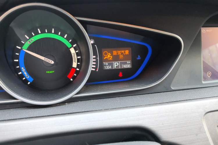 Used Roewe e550 2016 Flagship Edition Odometer Close Up