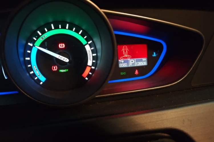 Used Roewe e550 2016 Deluxe Edition Odometer Close Up