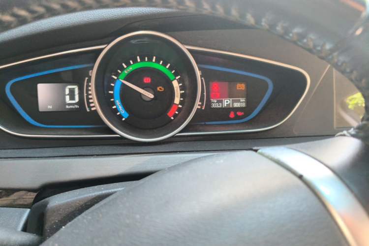 Used Roewe e550 2016 Flagship Edition Odometer Close Up