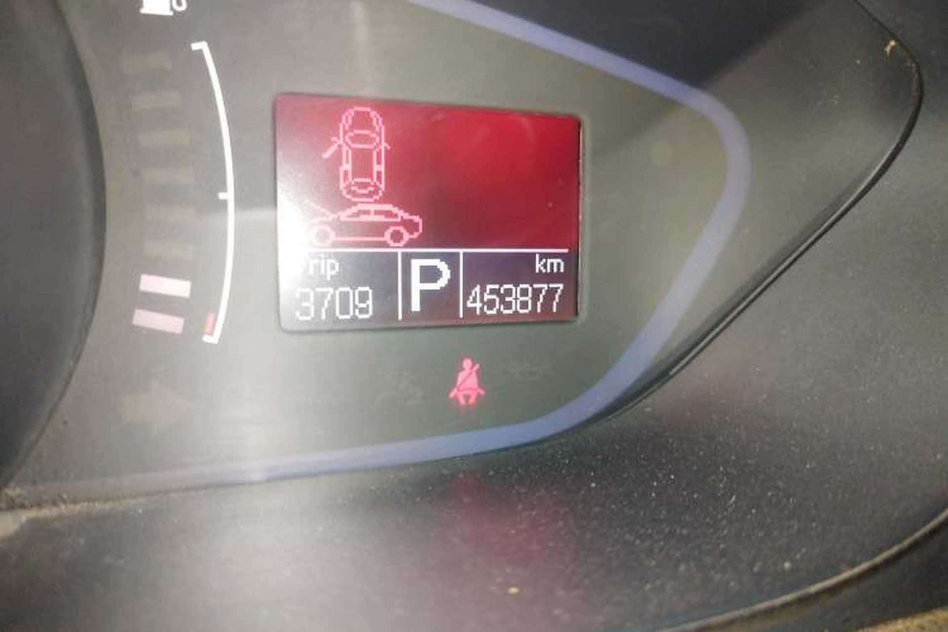 Used Roewe e550 2016 Deluxe Edition Odometer Close Up