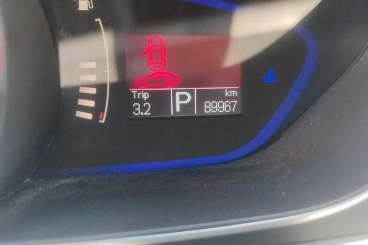 Used Roewe e550 2016 Deluxe Edition Odometer Close Up