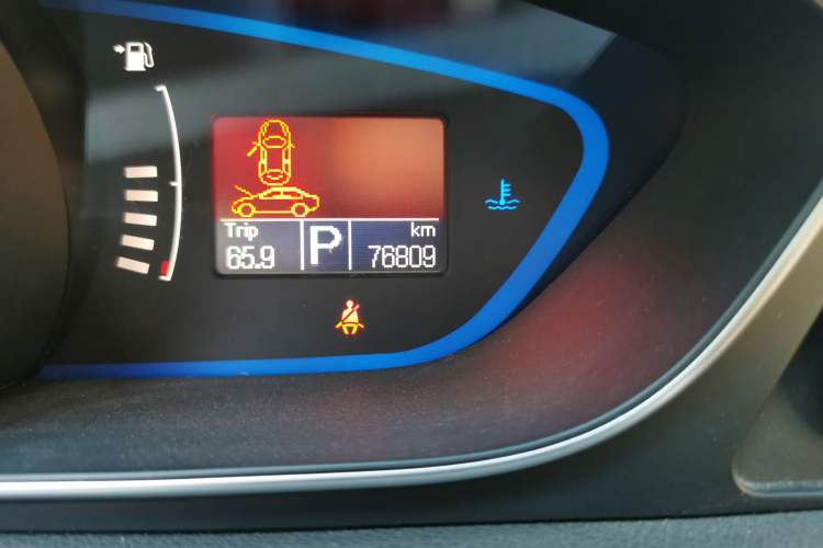 Used Roewe e550 2016 Deluxe Edition Odometer Close Up