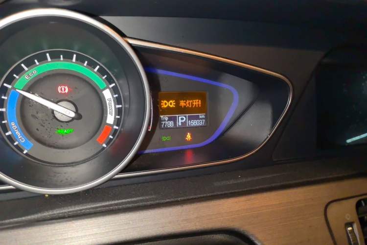 Used Roewe e550 2016 Deluxe Edition Odometer Close Up