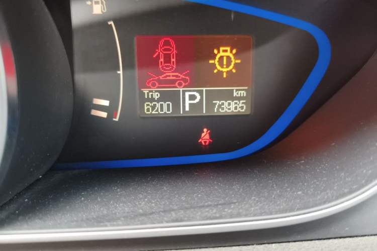 Used Roewe e550 2016 Deluxe Edition Odometer Close Up