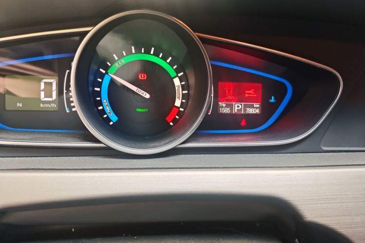 Used Roewe e550 2016 Deluxe Edition Odometer Close Up