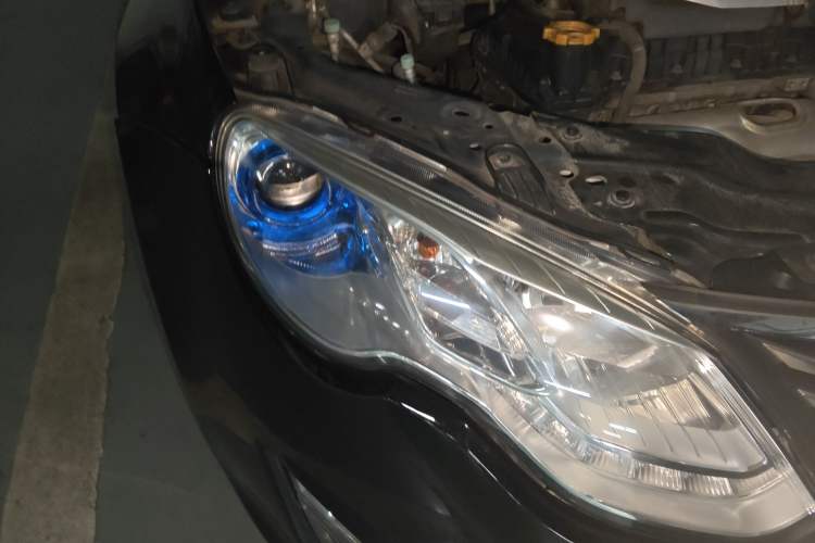Used Roewe e550 2016 Deluxe Edition Right Front Headlight