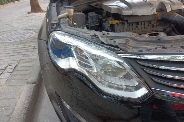 Used Roewe e550 2016 Deluxe Edition Right Front Headlight