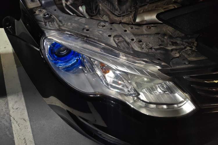 Used Roewe e550 2016 Deluxe Edition Right Front Headlight