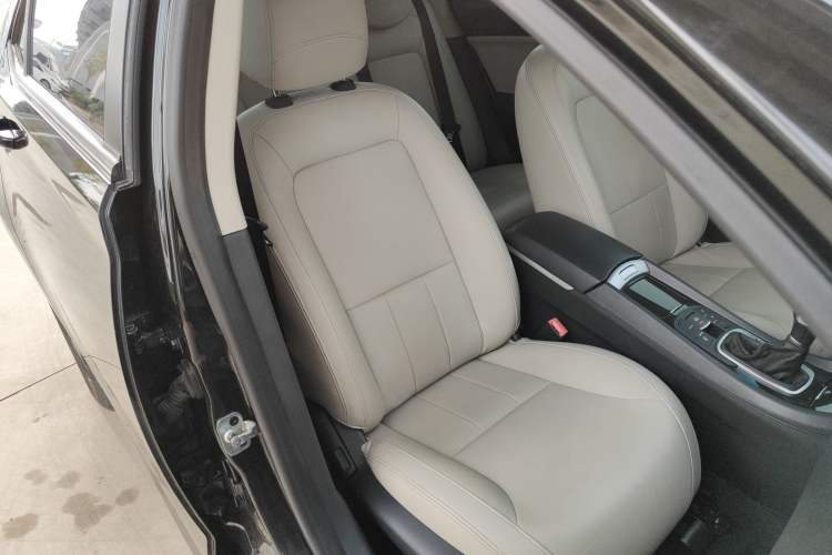 Used Roewe e550 2016 Deluxe Edition Right Front Seat