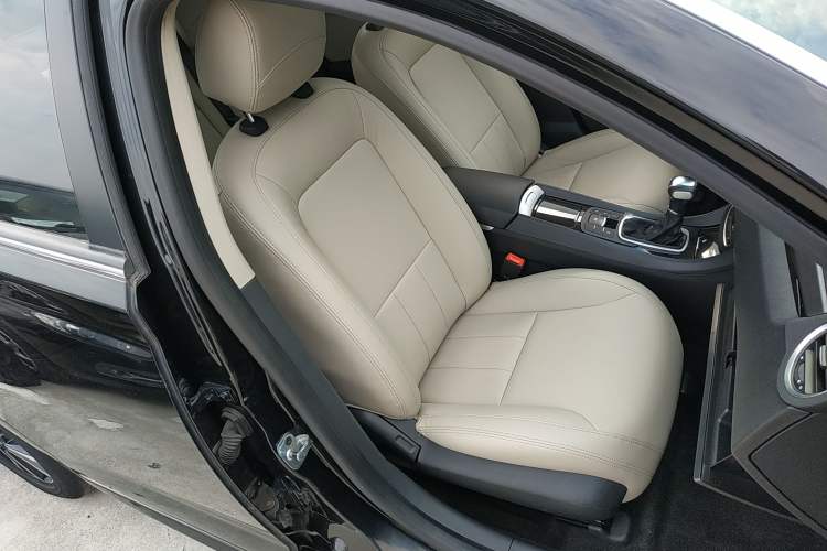 Used Roewe e550 2016 Deluxe Edition Right Front Seat