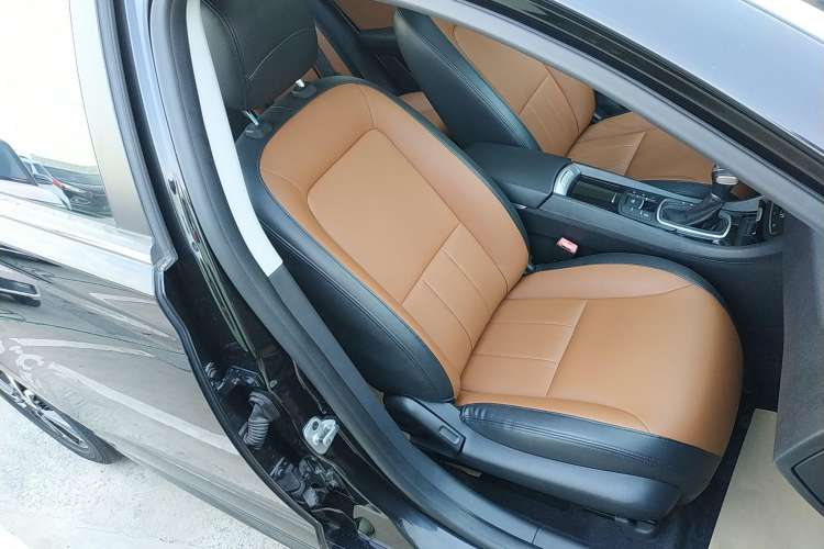 Used Roewe e550 2016 Deluxe Edition Right Front Seat