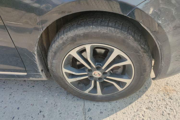 Used Roewe e550 2016 Deluxe Edition Right Front Wheel Hub