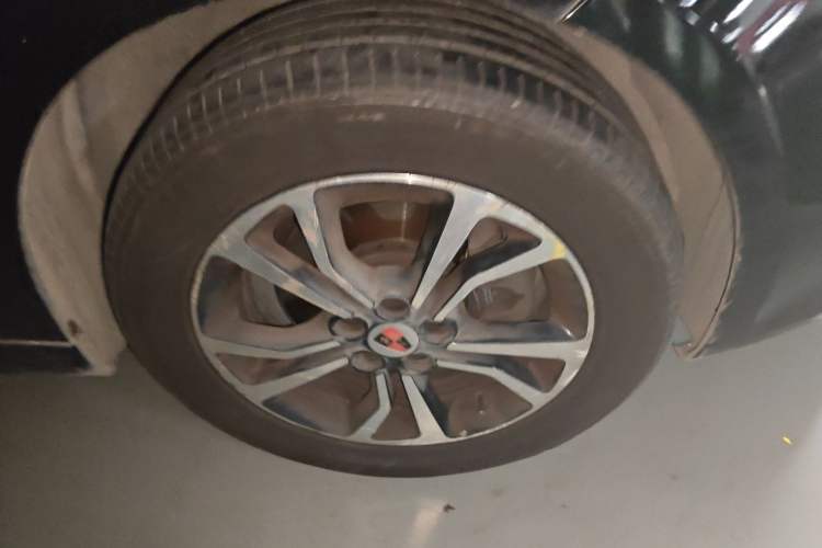 Used Roewe e550 2016 Deluxe Edition Right Front Wheel Hub