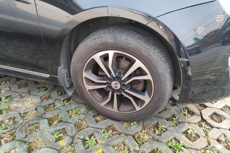 Used Roewe e550 2016 Deluxe Edition Right Front Wheel Hub