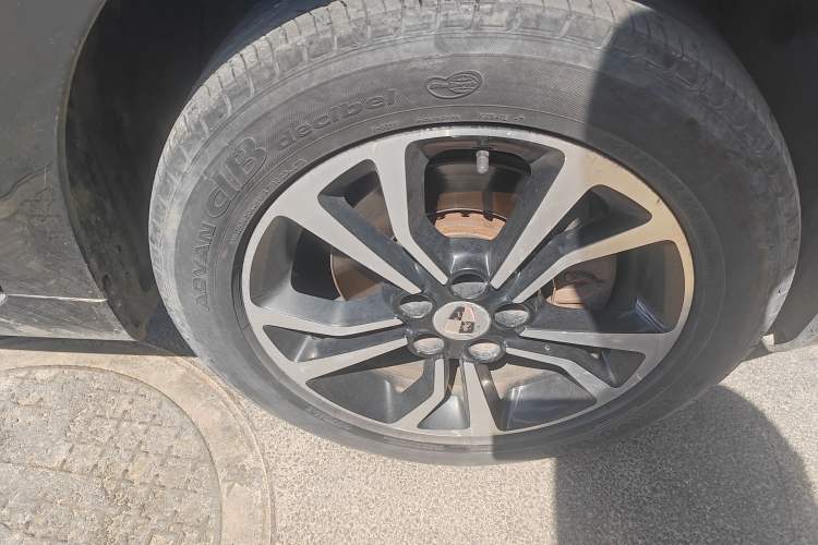 Used Roewe e550 2016 Deluxe Edition Right Front Wheel Hub