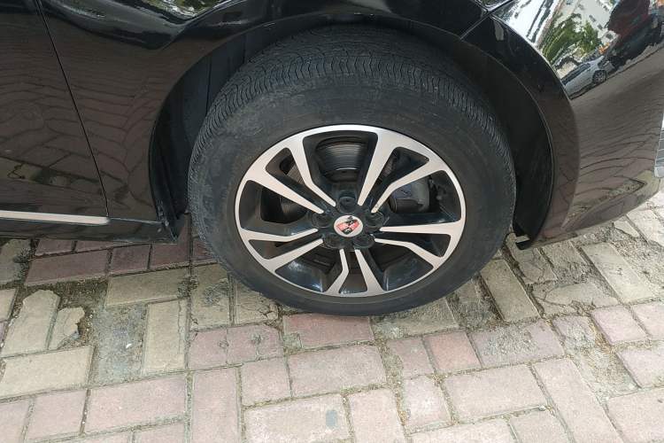 Used Roewe e550 2016 Deluxe Edition Right Front Wheel Hub