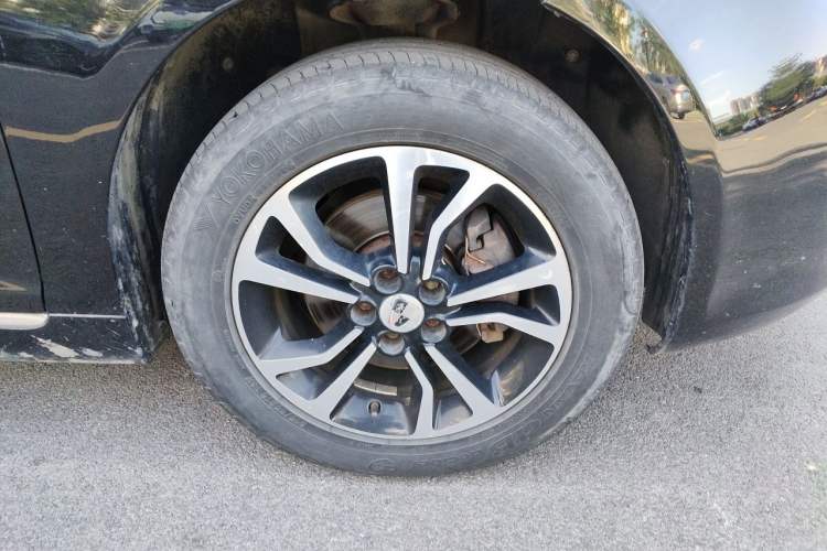 Used Roewe e550 2016 Deluxe Edition Right Front Wheel Hub