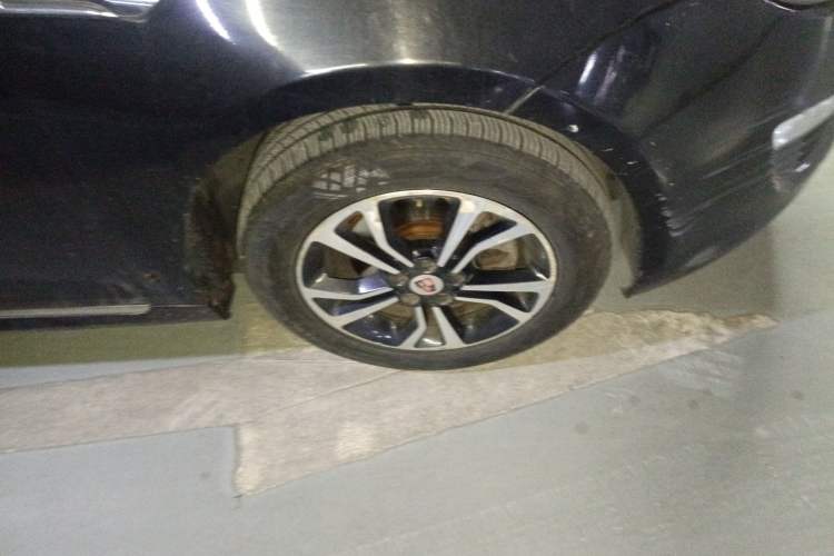 Used Roewe e550 2016 Deluxe Edition Right Front Wheel Hub