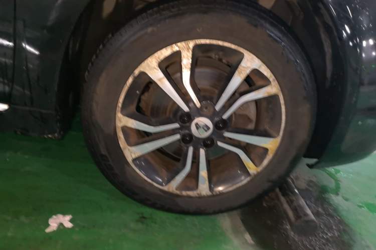Used Roewe e550 2016 Deluxe Edition Right Front Wheel Hub