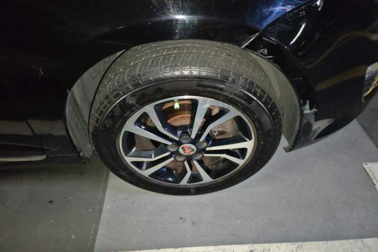 Used Roewe e550 2016 Deluxe Edition Right Front Wheel Hub