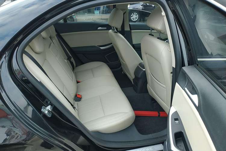Used Roewe e550 2016 Deluxe Edition Right Rear Seat