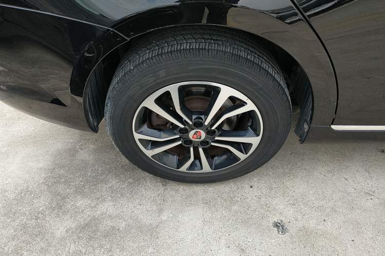Used Roewe e550 2016 Deluxe Edition Right Rear Wheel Hub