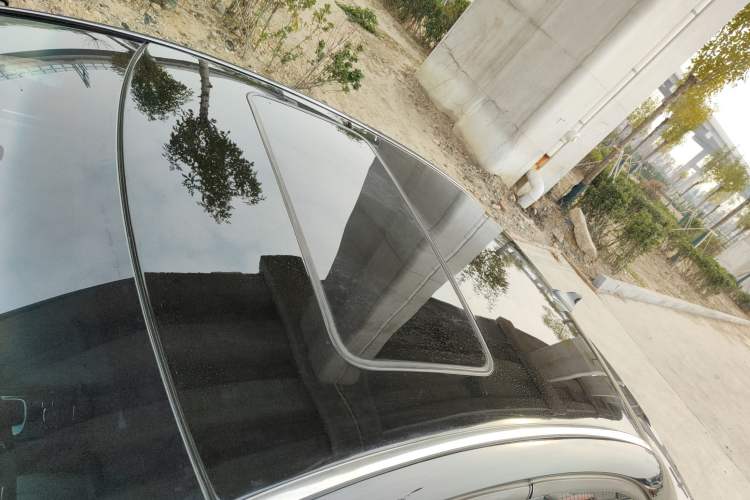 Used Roewe e550 2016 Deluxe Edition Roof