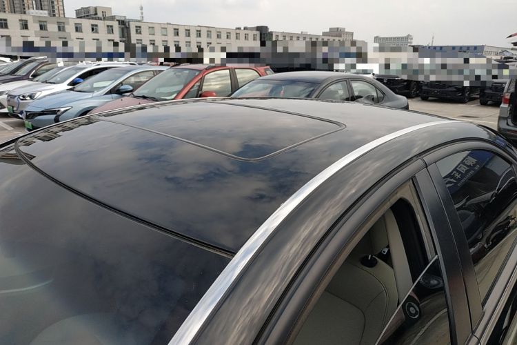 Used Roewe e550 2016 Deluxe Edition Roof