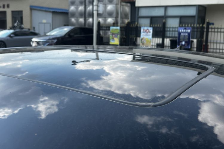 Used Roewe e550 2016 Deluxe Edition Roof