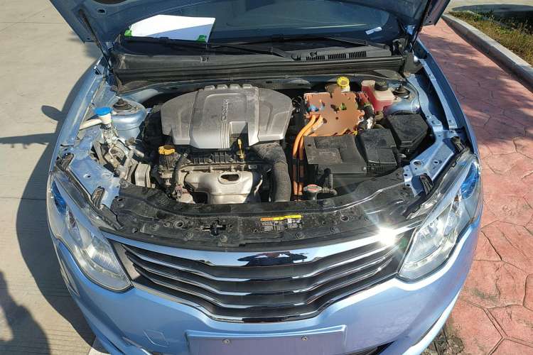 Used Roewe e550 2016 Deluxe Edition Engine Bay