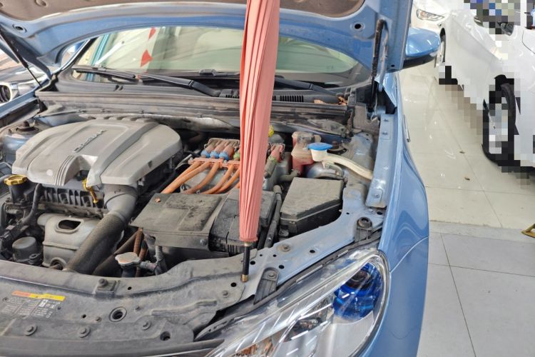 Used Roewe e550 2016 Flagship Edition Engine Bay Left