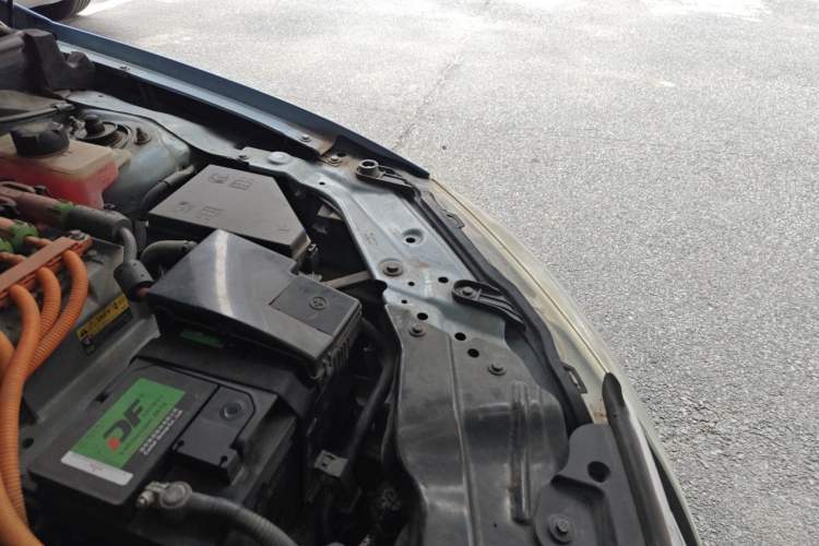 Used Roewe e550 2016 Deluxe Edition Engine Bay Left