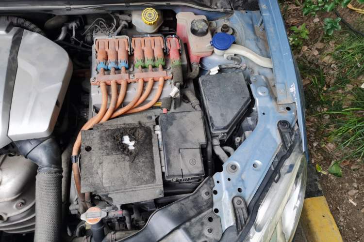 Used Roewe e550 2016 Flagship Edition Engine Bay Left