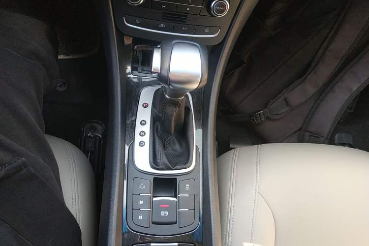 Used Roewe e550 2016 Deluxe Edition Gear Lever