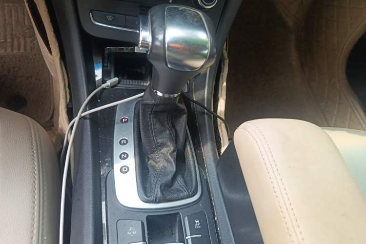 Used Roewe e550 2016 Deluxe Edition Gear Lever